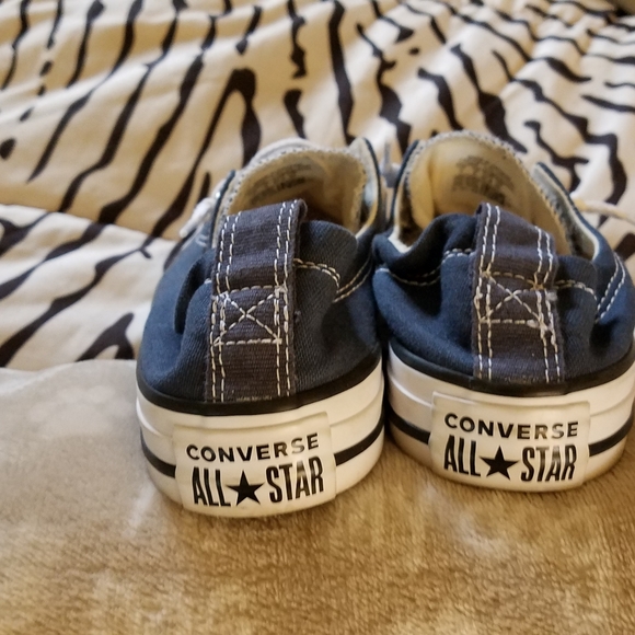 Converse-Chuck Taylor's size 7 blue like new - Picture 3 of 4